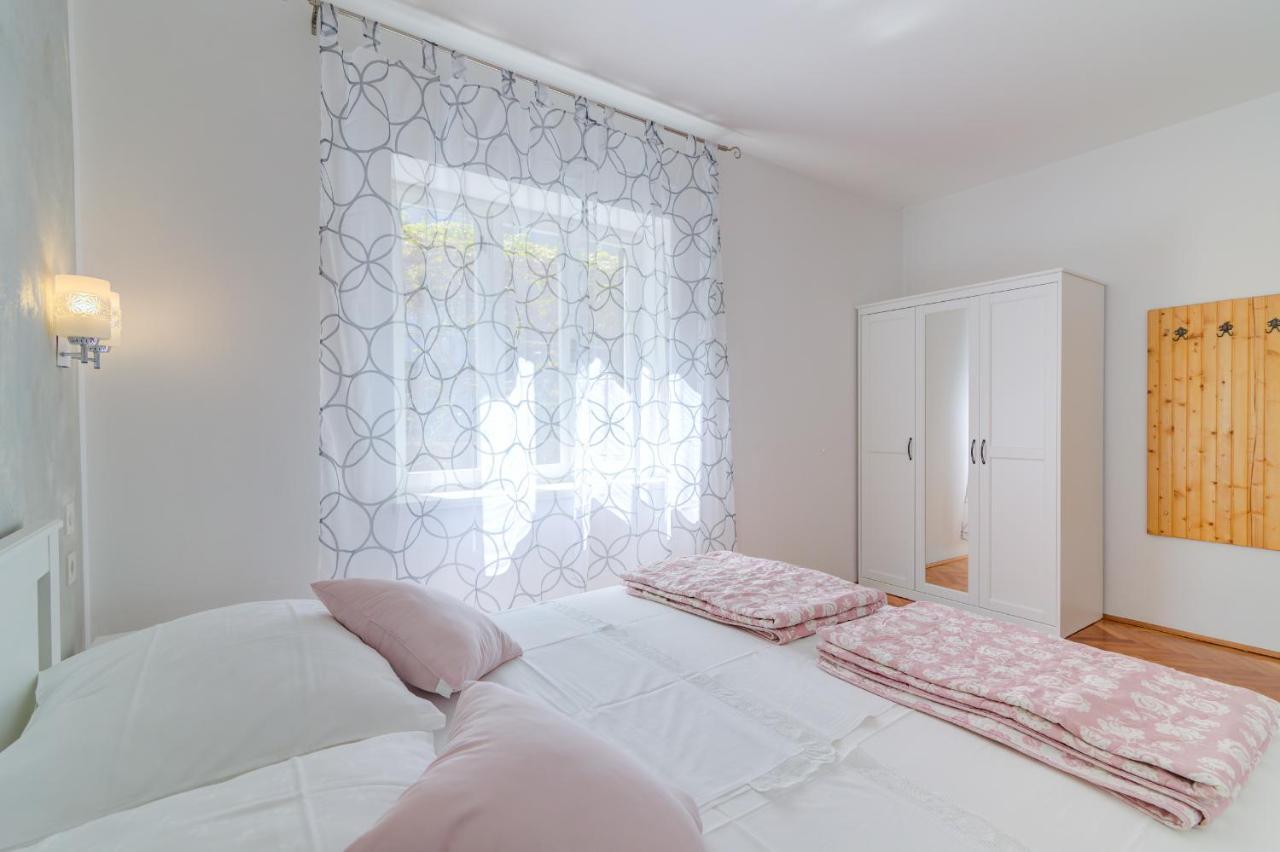 Apartments By The Beach Adela Senj سينج المظهر الخارجي الصورة