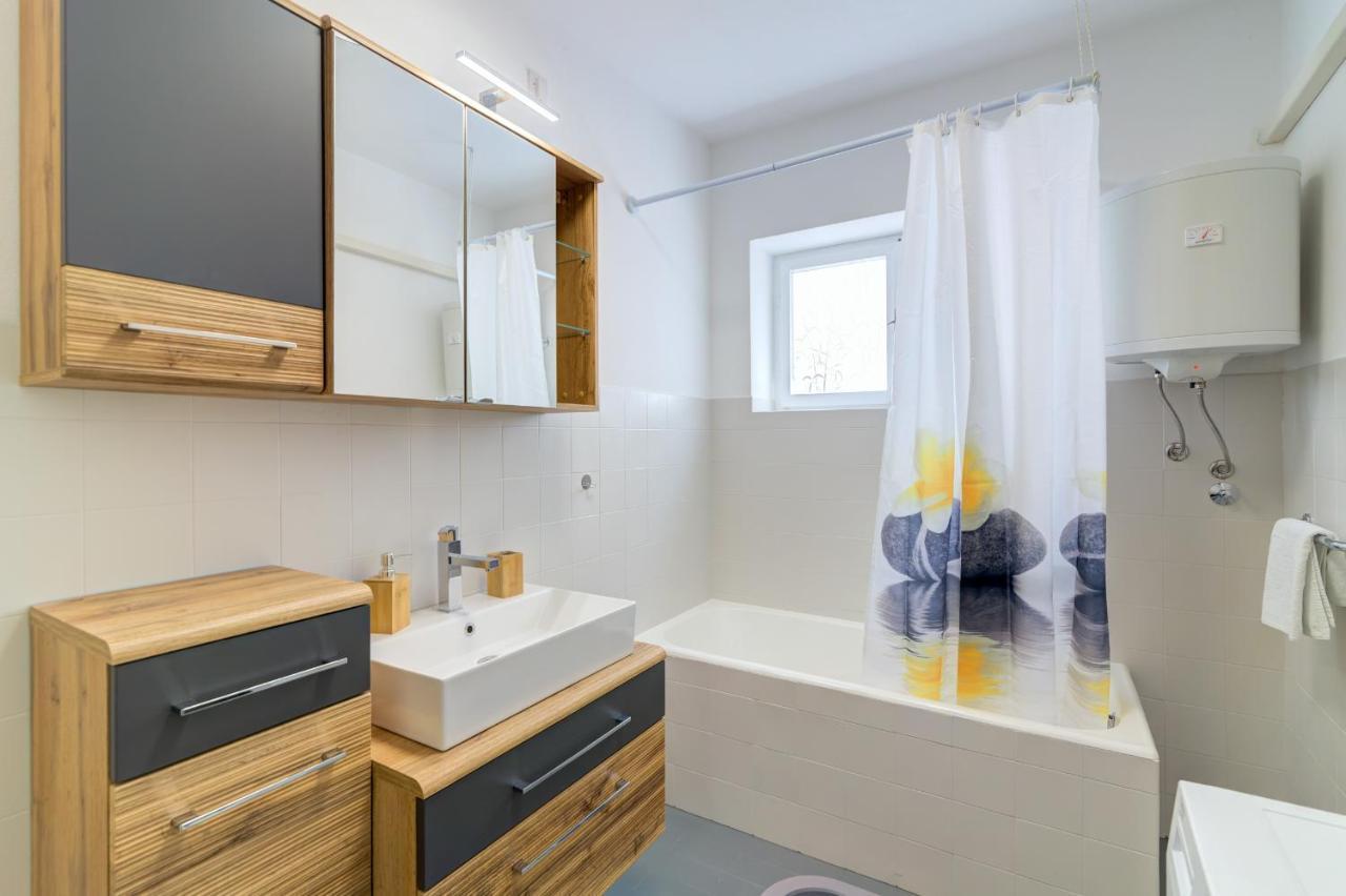 Apartments By The Beach Adela Senj سينج المظهر الخارجي الصورة