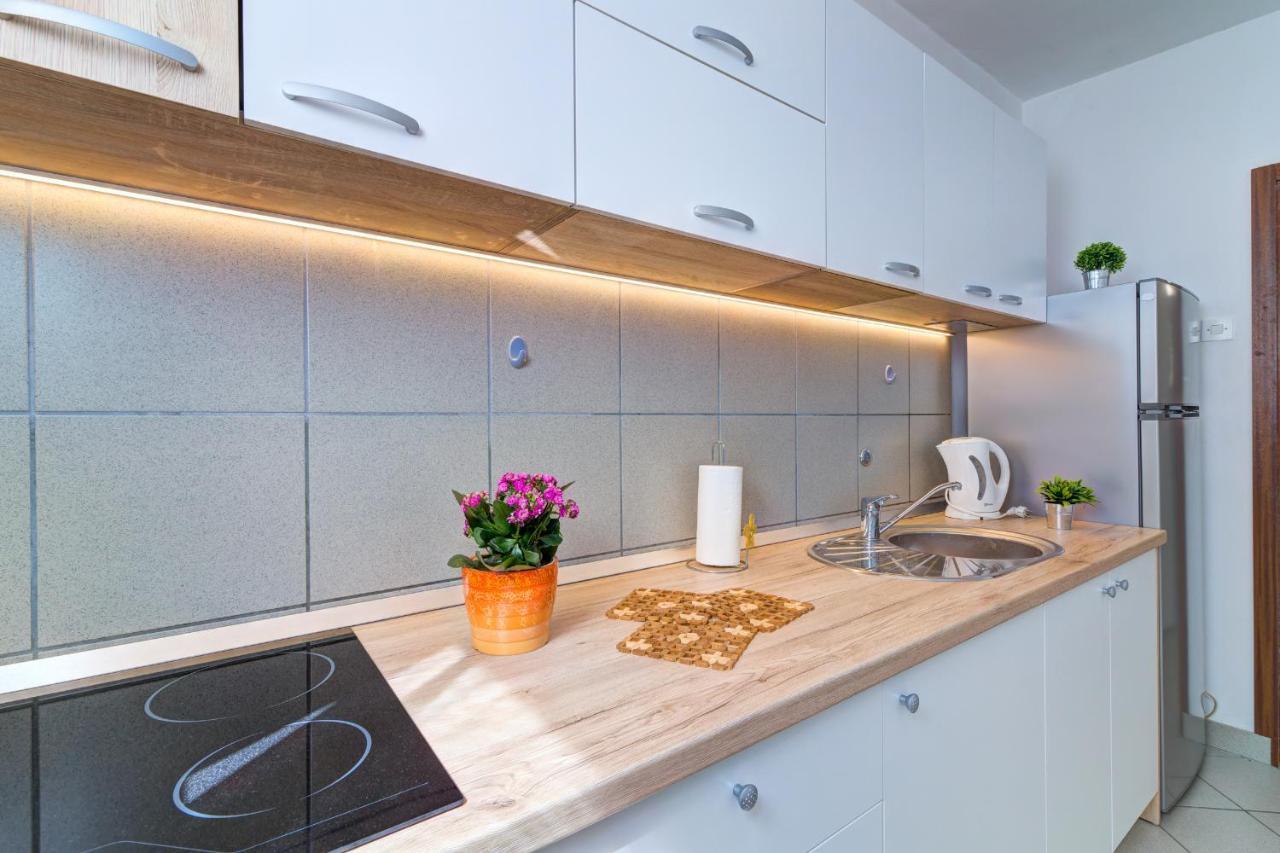 Apartments By The Beach Adela Senj سينج المظهر الخارجي الصورة