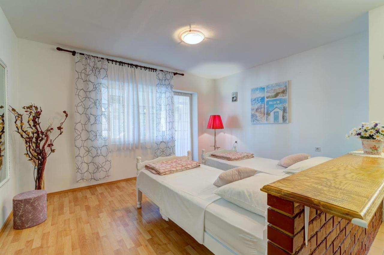Apartments By The Beach Adela Senj سينج المظهر الخارجي الصورة