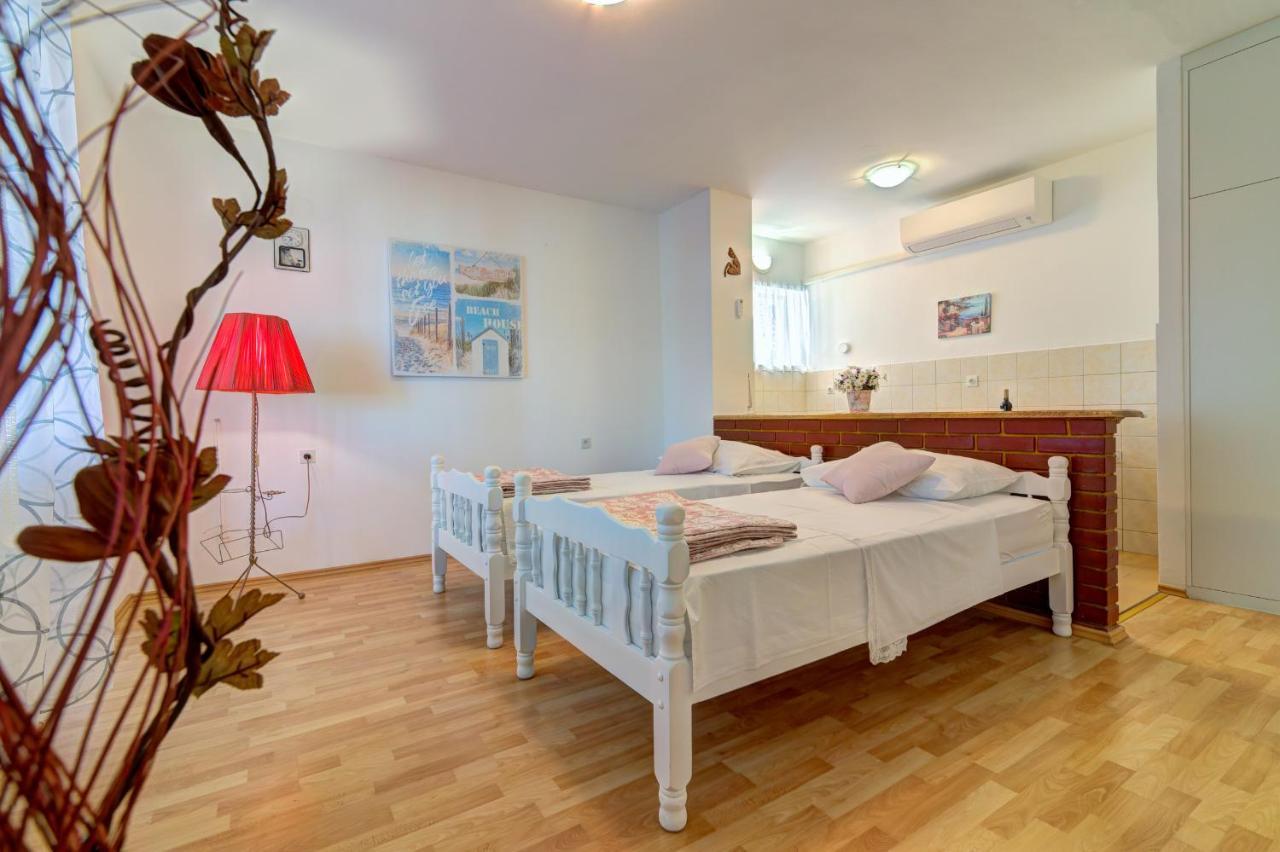 Apartments By The Beach Adela Senj سينج المظهر الخارجي الصورة