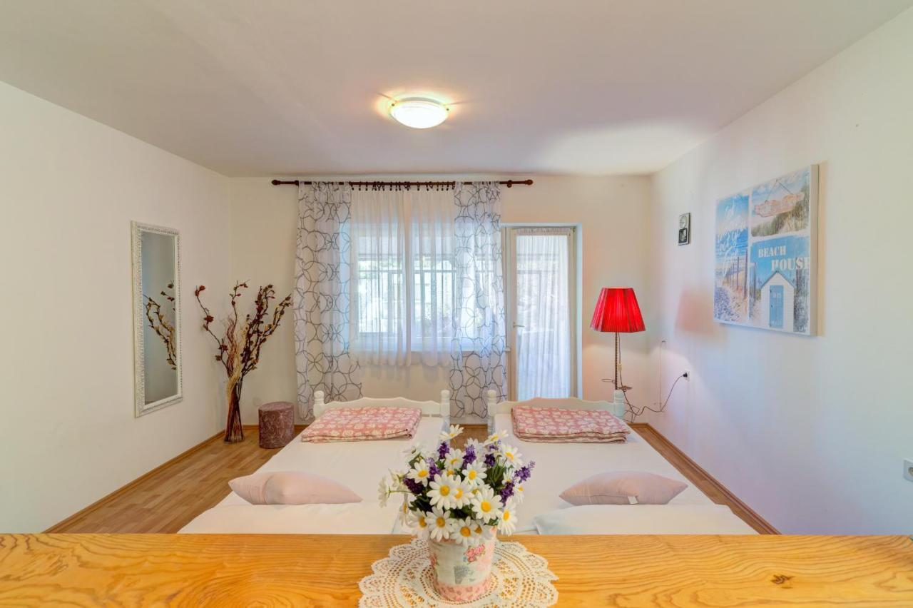 Apartments By The Beach Adela Senj سينج المظهر الخارجي الصورة