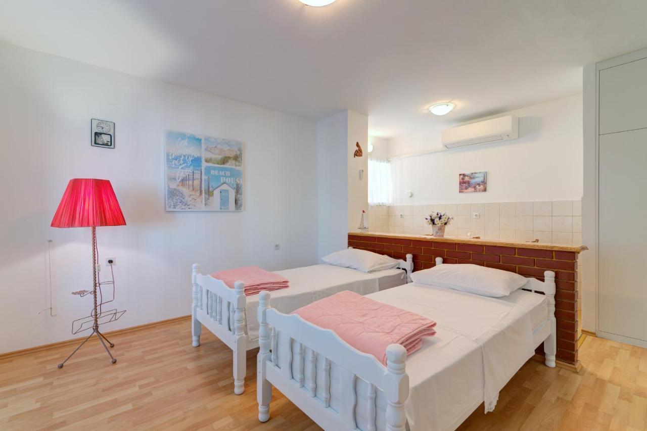 Apartments By The Beach Adela Senj سينج المظهر الخارجي الصورة